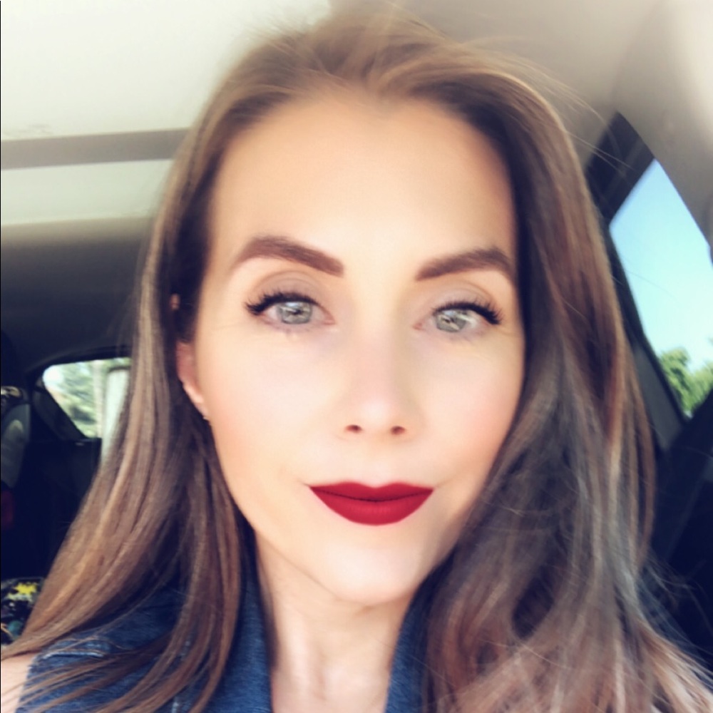 Meet your Posher, Corinne